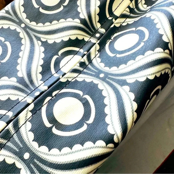 Petunia Pickle Bottom Evening In Islington Boxy Diaper Bag W Crossbody/Wristlet - Picture 7 of 16